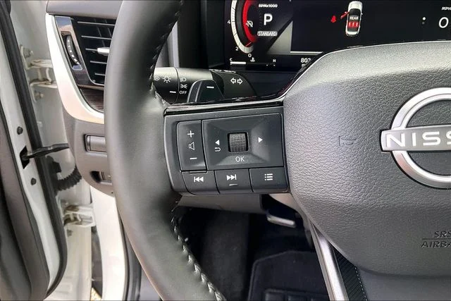 Used 2025 White Nissan Platinum image 16