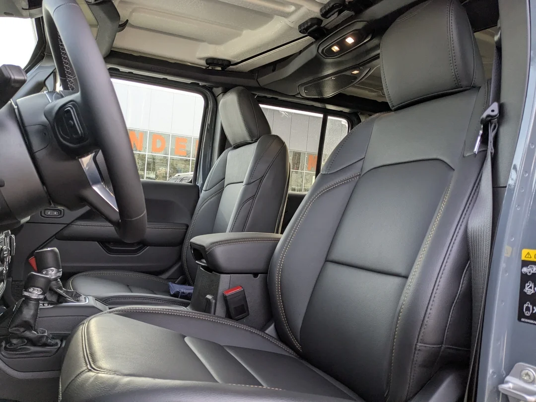 New 2026 Dark blue Jeep Sahara - - 4x4 - McKinley Leather - Body-Color Top - Alpine Audio - Remote Start & More! image 13