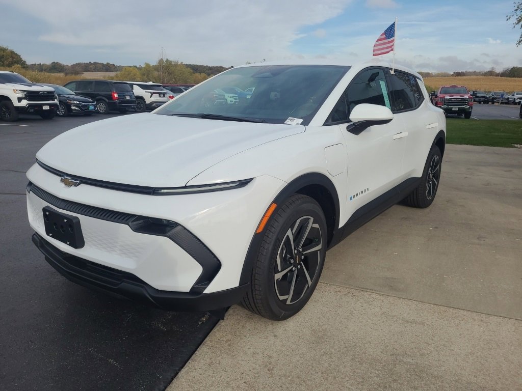 2026 Chevrolet Equinox EV LT photo 3