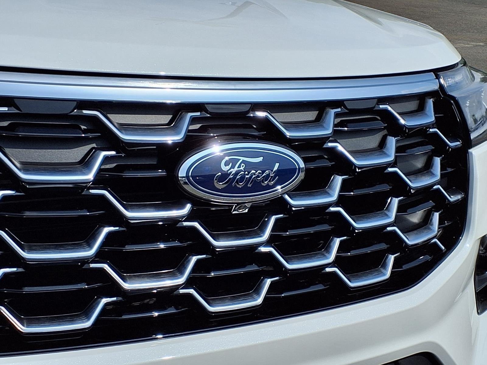 New 2026 Star White Metallic Tri-Coat Ford Platinum™ image 14