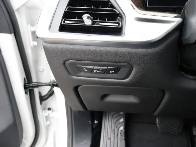 New 2026 Mineral White Metallic BMW xDrive40i image 37