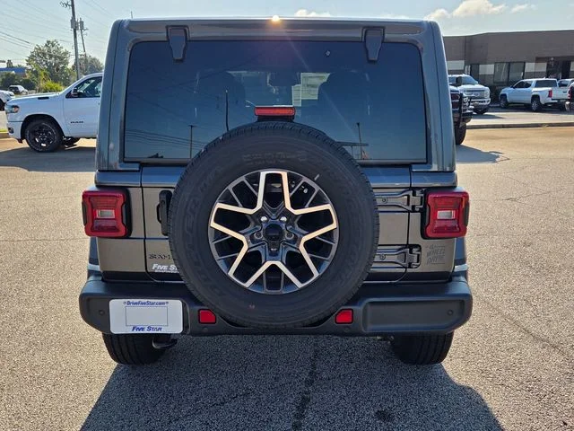 New 2026 Granite Crystal Metallic Clear-Coat Exterior Paint Jeep Sahara image 10