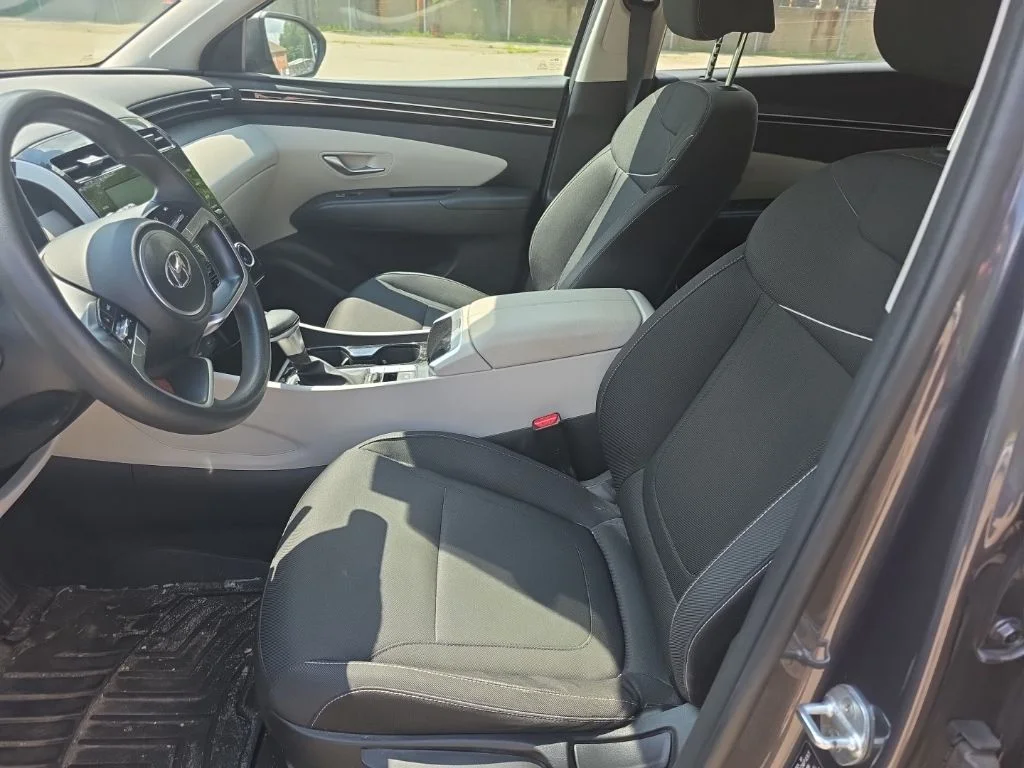 Used 2022 Gray Hyundai SE image 10