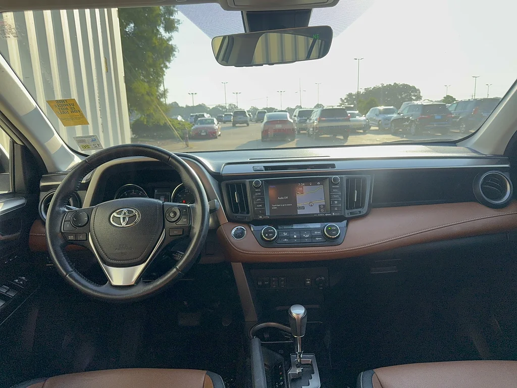 Used 2016 Blizzard Pearl Toyota Limited image 3
