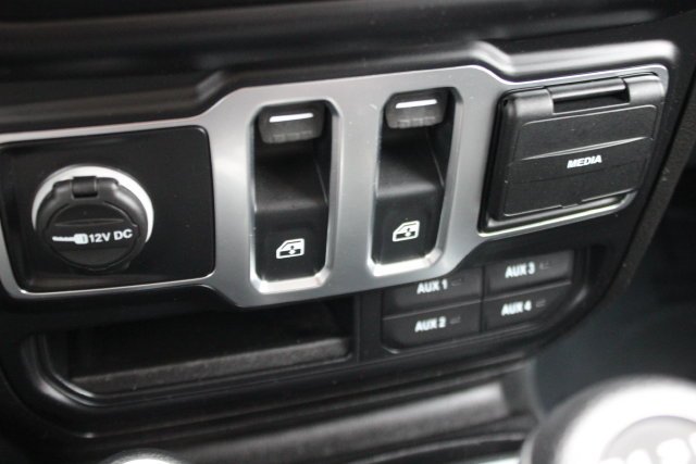 Used 2020 White Jeep Sport S image 8