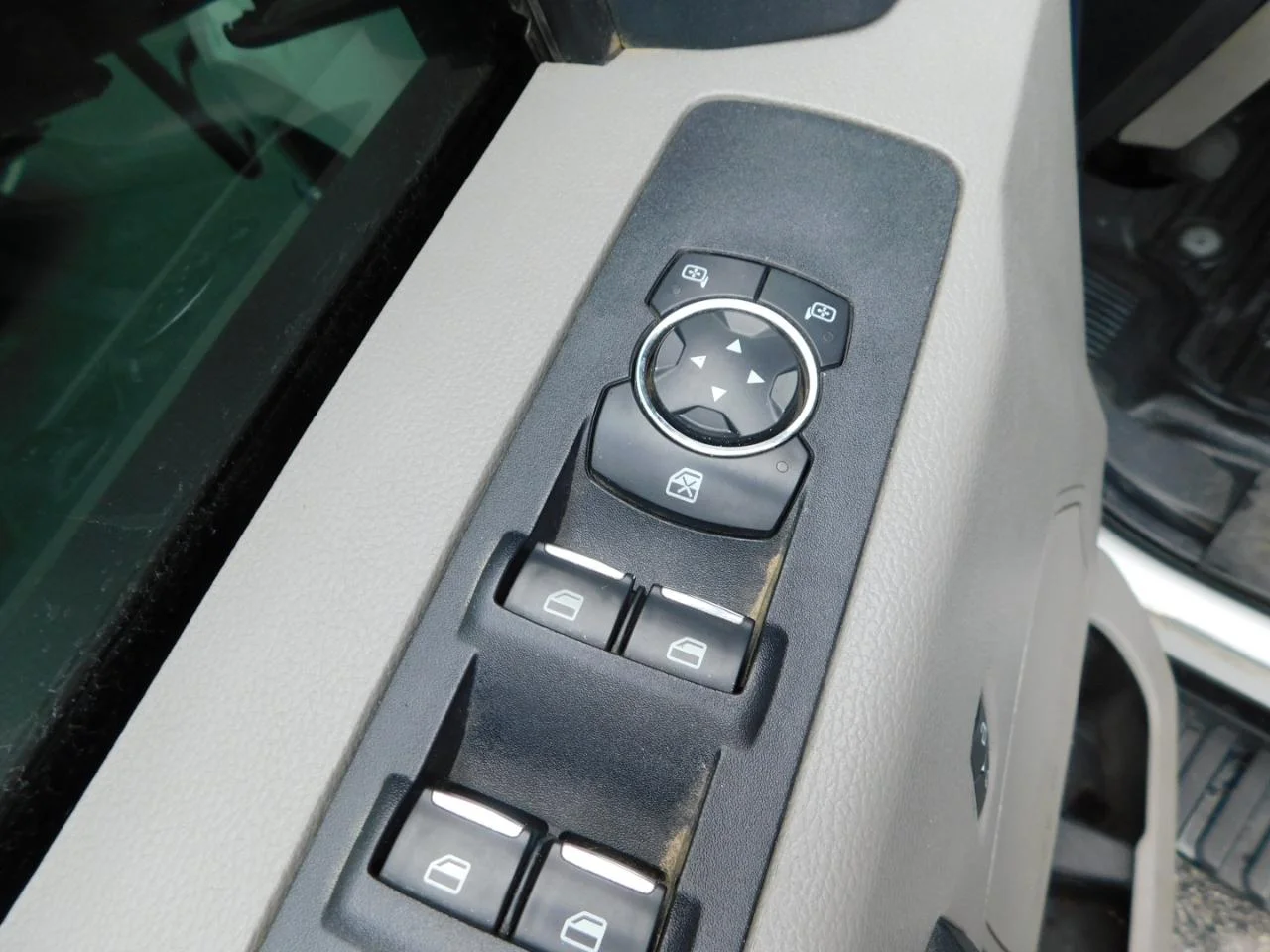 Used 2022 White Ford XL 4WD Crew Cab 179 in WB 60 in CA image 24