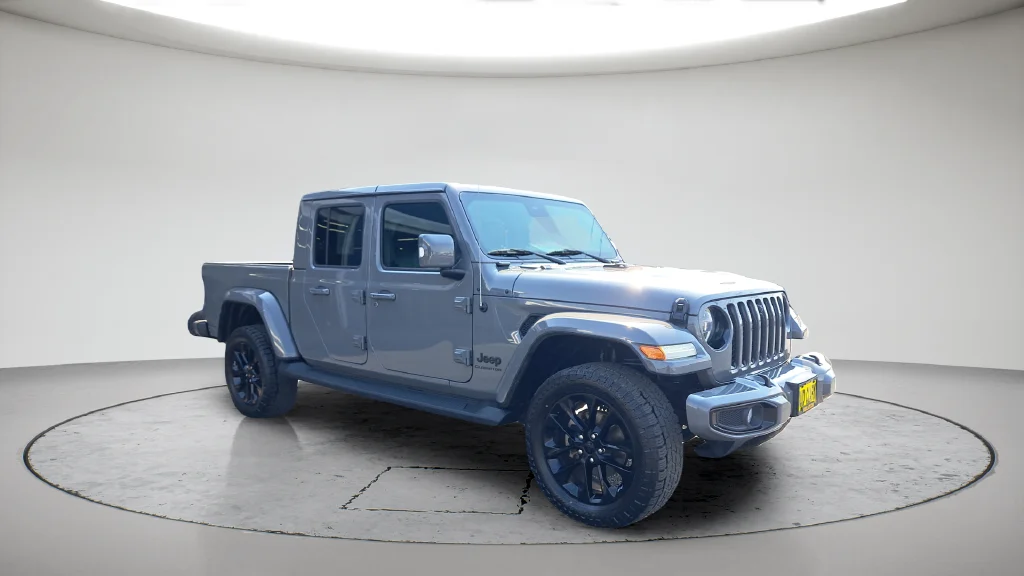 Used 2022 Gray Jeep Overland image 3