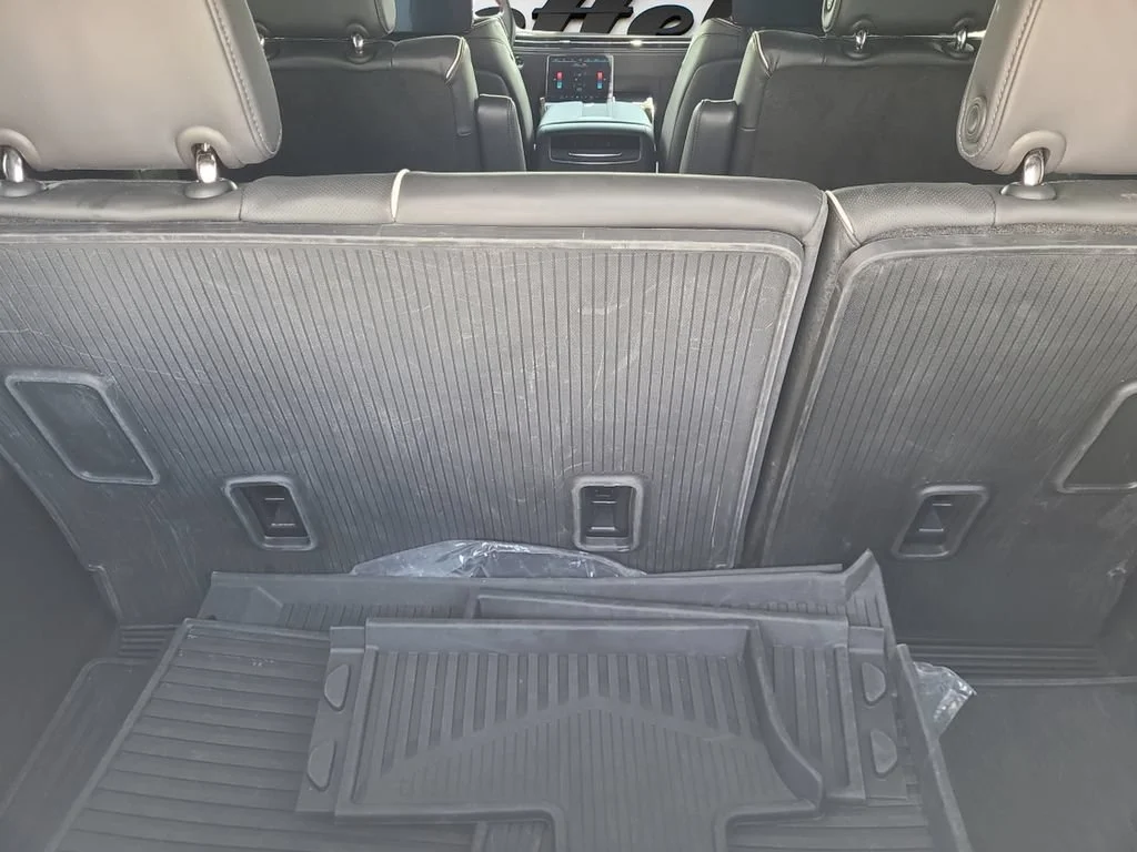 Used 2025 Crystal White Tricoat Cadillac Sport Platinum image 12