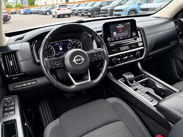 Used 2025 Silver Nissan SV image 27
