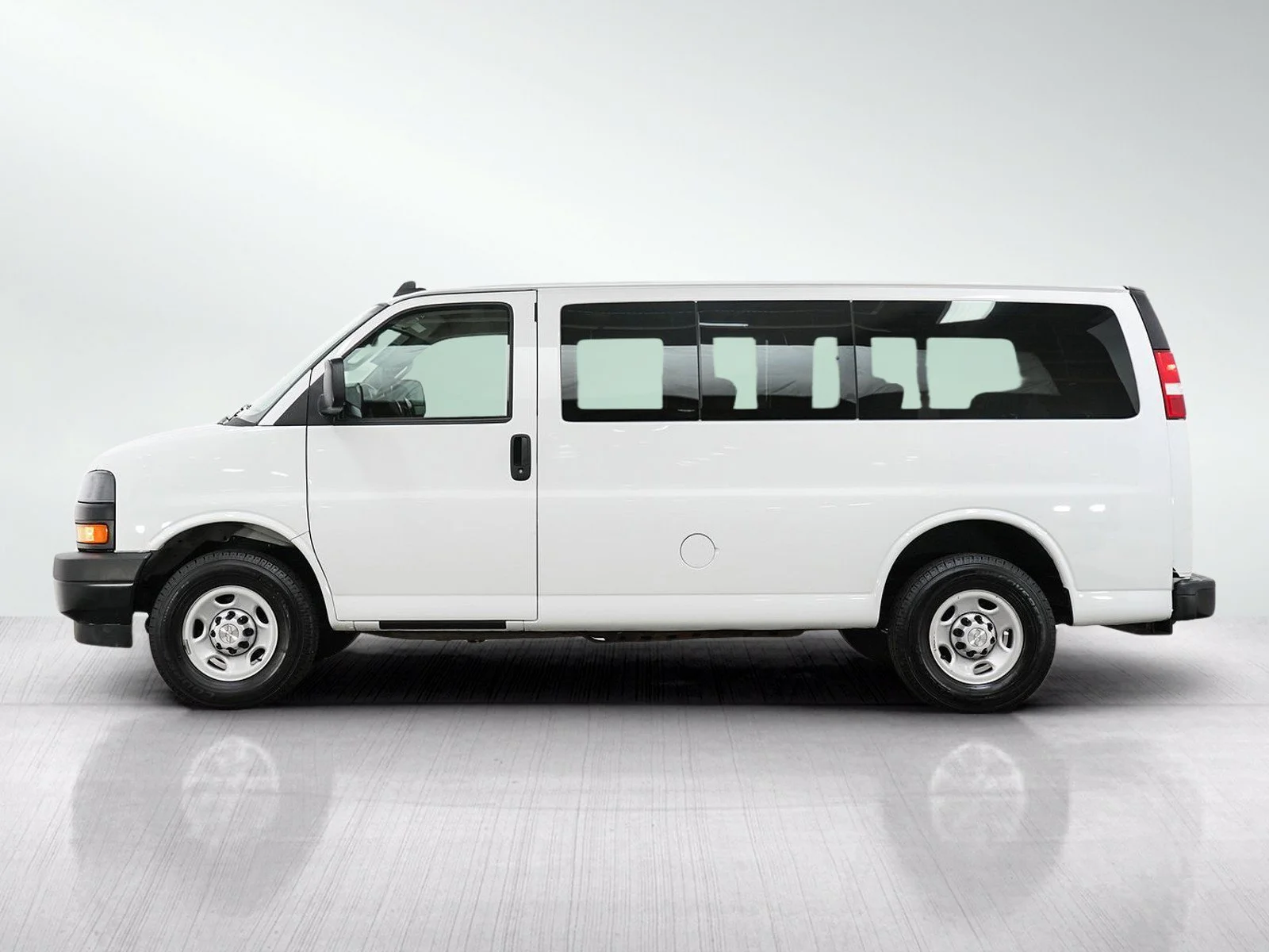 Used 2019 Chevrolet Express Passenger LS with VIN 1GAWGEFP8K1176873 for sale in Burnsville, Minnesota