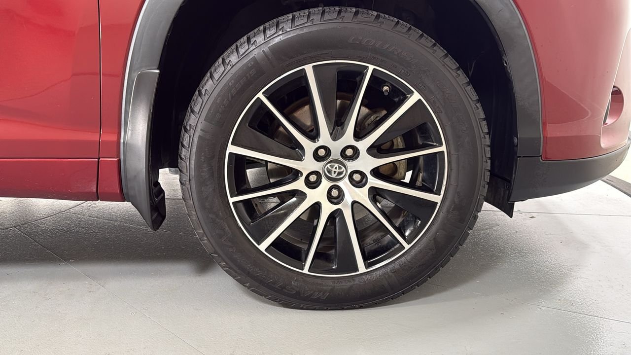 Used 2018 Red Toyota SE image 22