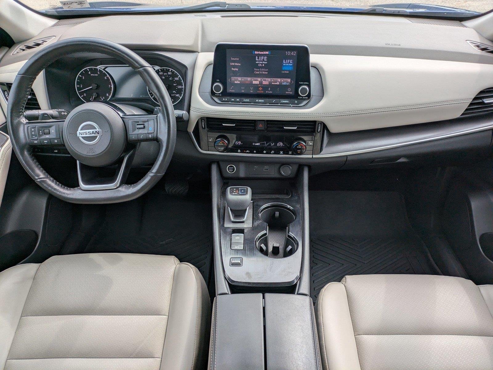 Used 2021 Caspian Blue Metallic Nissan SV image 15