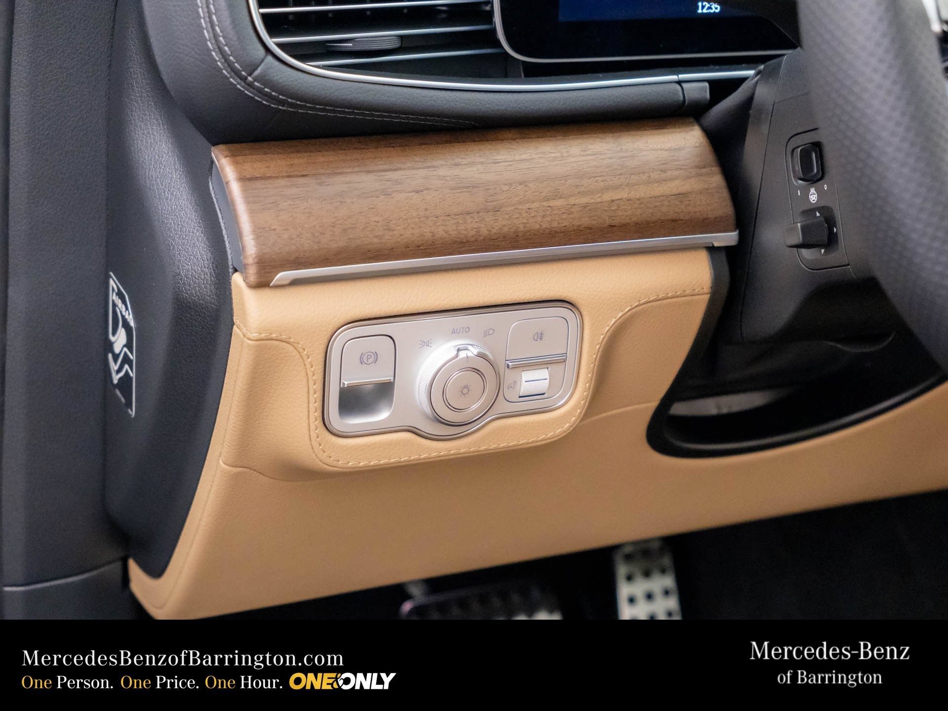 New 2026 MANUFAKTUR Moonlight White Metallic Mercedes-Benz GLS 580 image 66