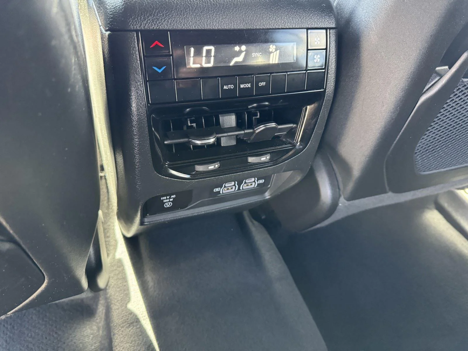 Used 2024 Baltic Gray Metallic Clearcoat Jeep Altitude image 17