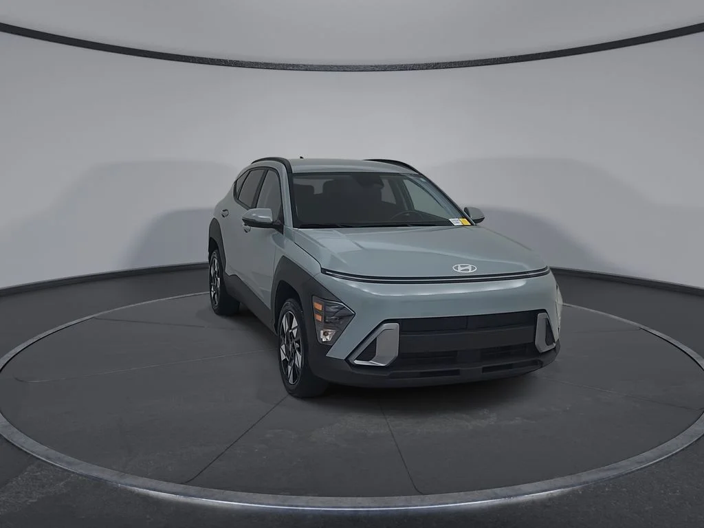 Used 2025 Green Hyundai SEL image 4