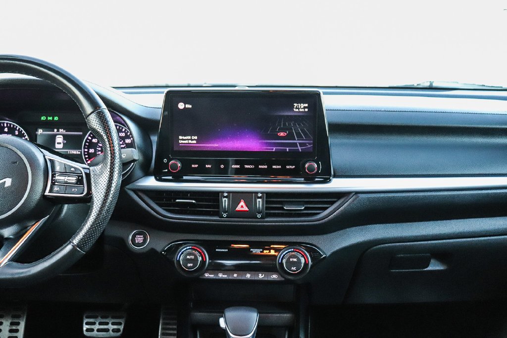 Used 2022 Snow White Pearl Kia GT-Line image 15
