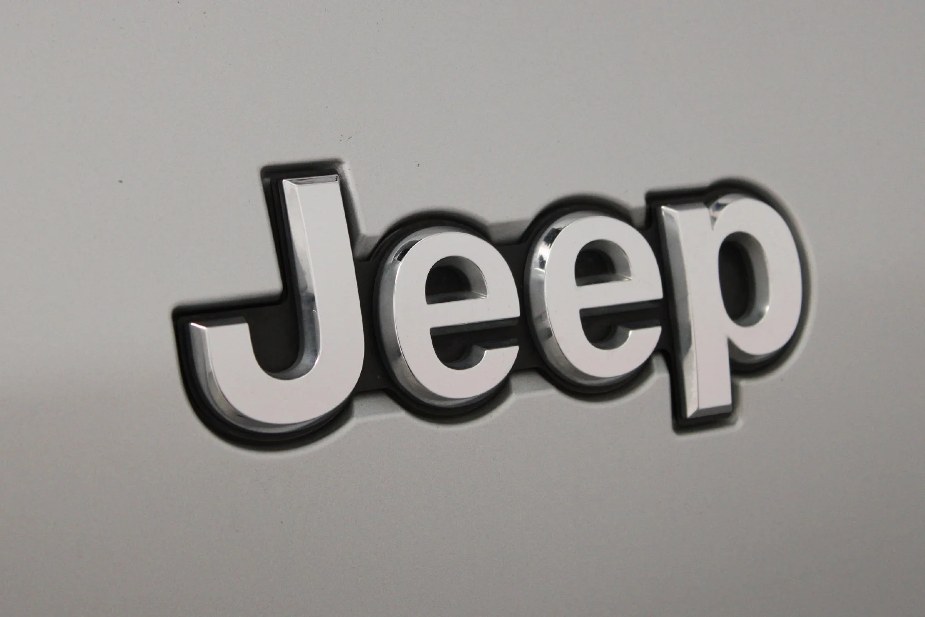 Used 2023 Silver Zynith Jeep Limited 4x4 image 16