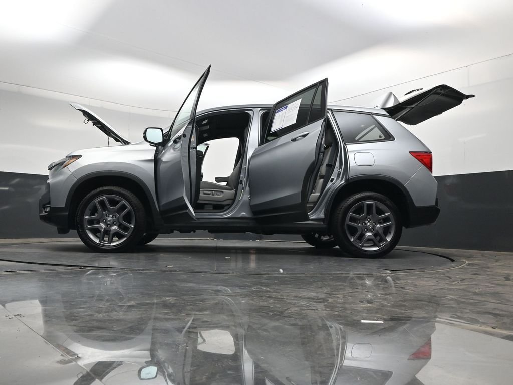 Used 2023  Honda EX-L image 44