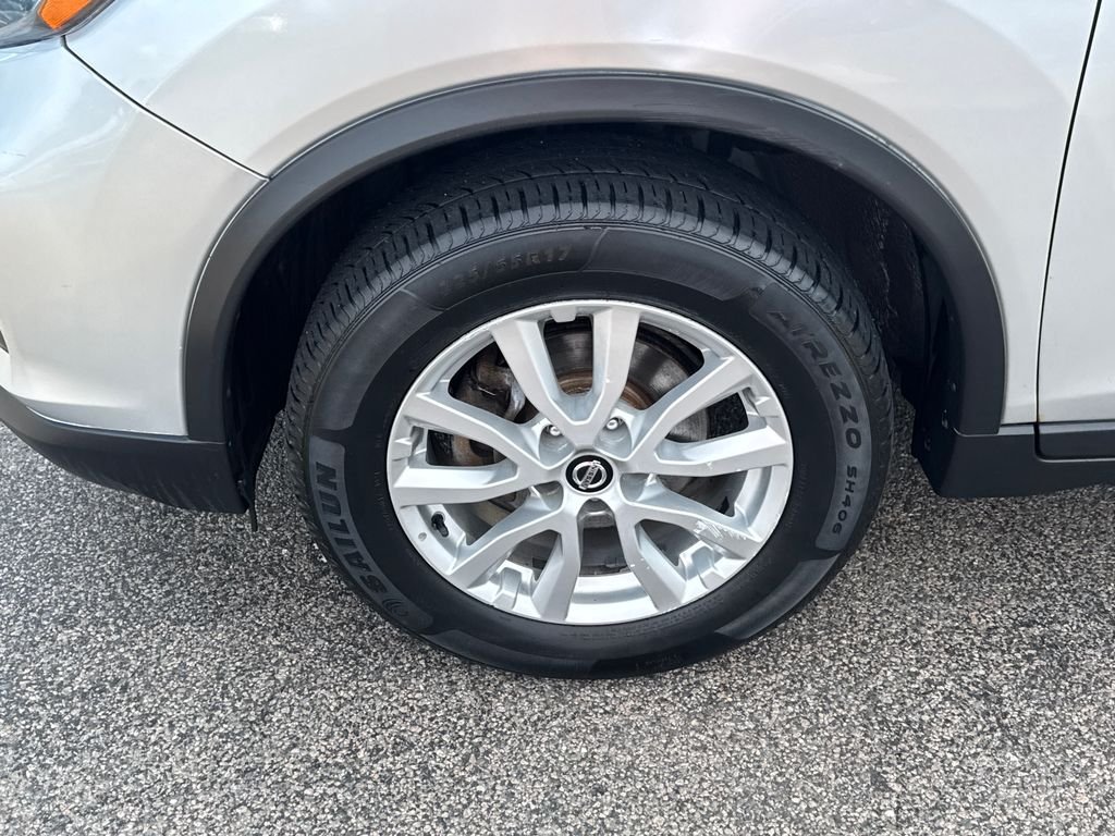 Used 2018 Silver Nissan SV image 39