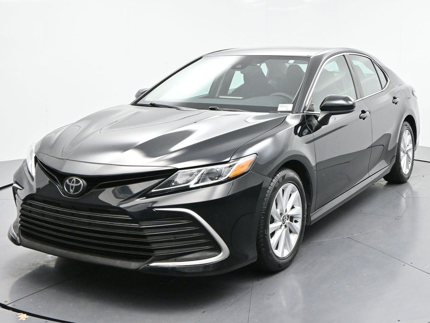 Used 2022 Midnight Black Metallic Toyota LE image 3