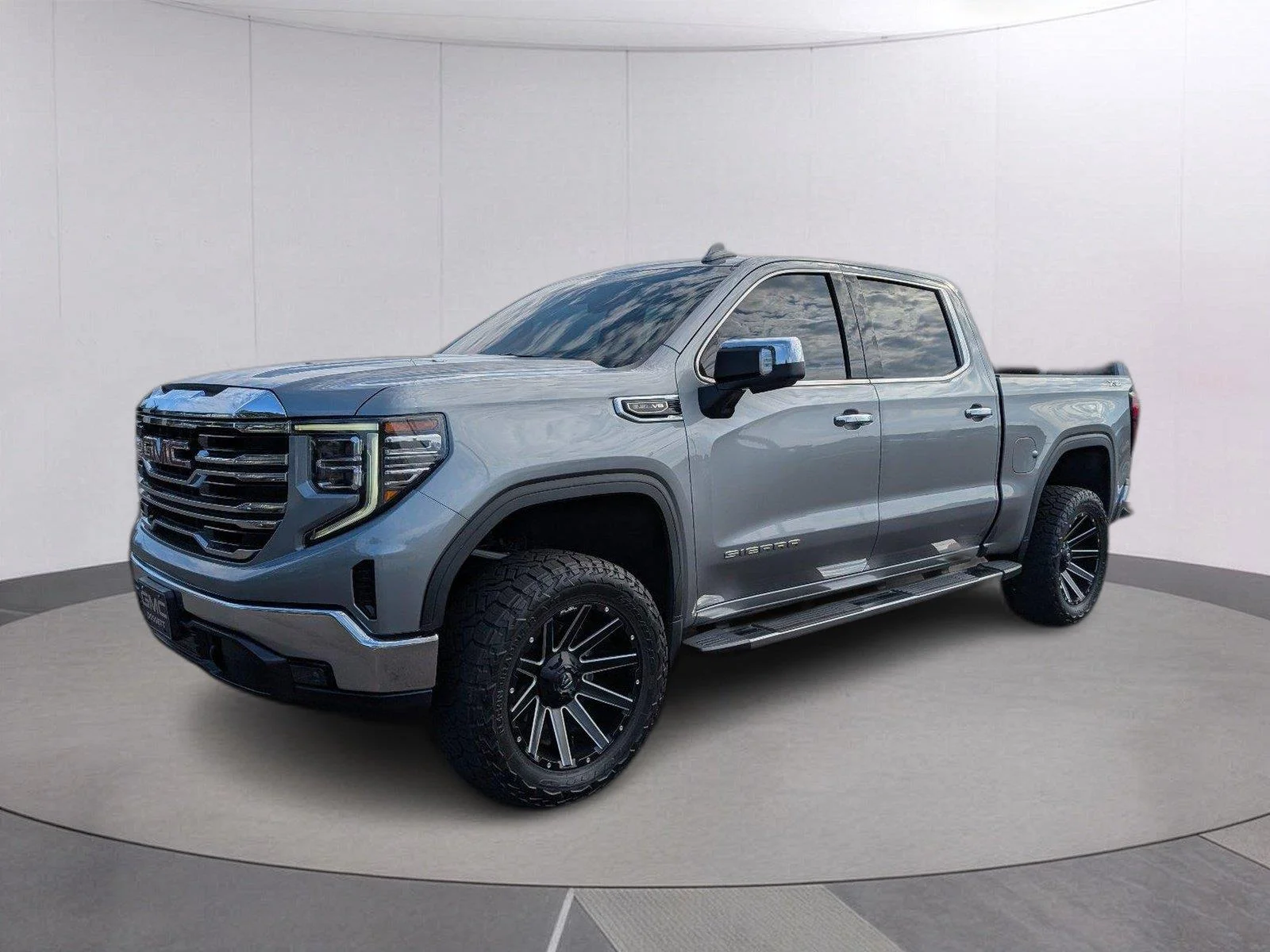 Used 2023 STERLING METALLIC GMC SLT image 1