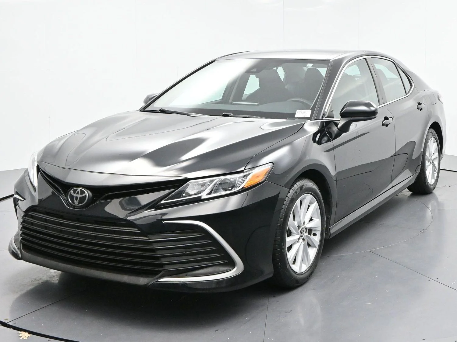 Used 2022 Midnight Black Metallic Toyota LE image 3
