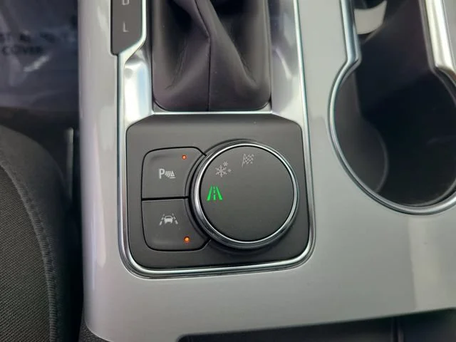 New 2026 Black Chevrolet 2LT image 33