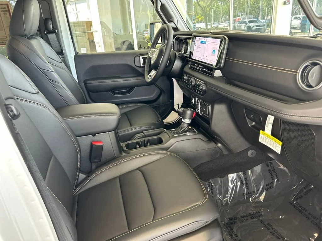 Used 2025 White Jeep Sahara image 26