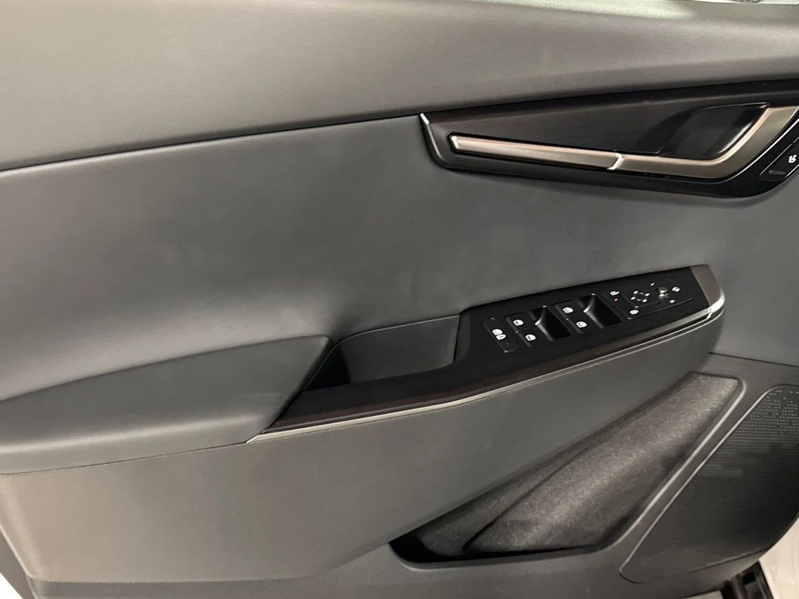 New 2026 Gray Metallic Kia Wind image 21