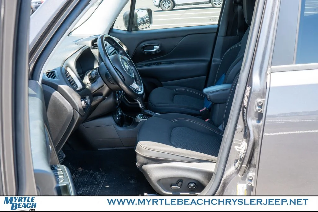 Used 2016 Granite Crystal Metallic Clearcoat Jeep Latitude image 17