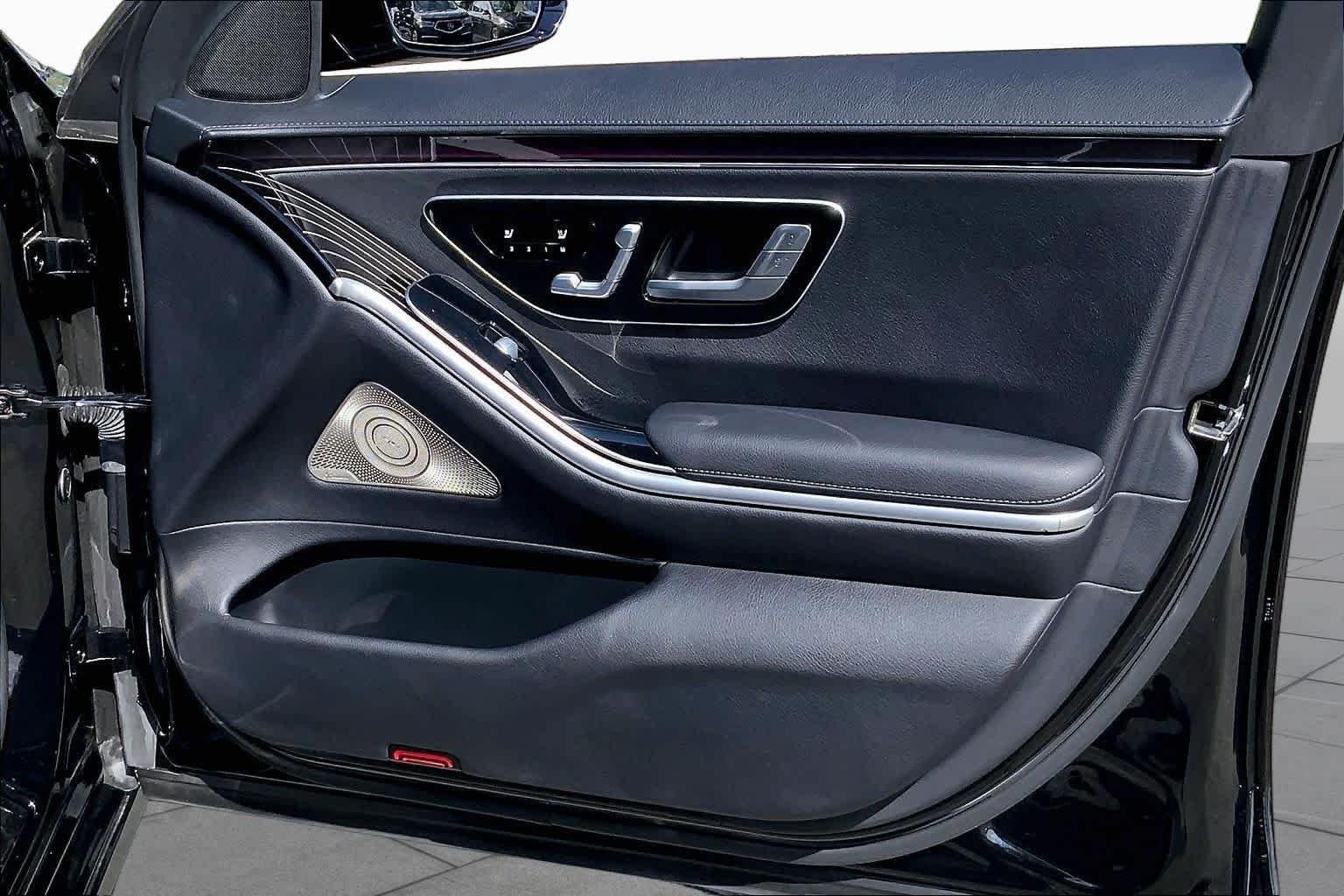 Used 2022 Black Mercedes-Benz S 580 image 23