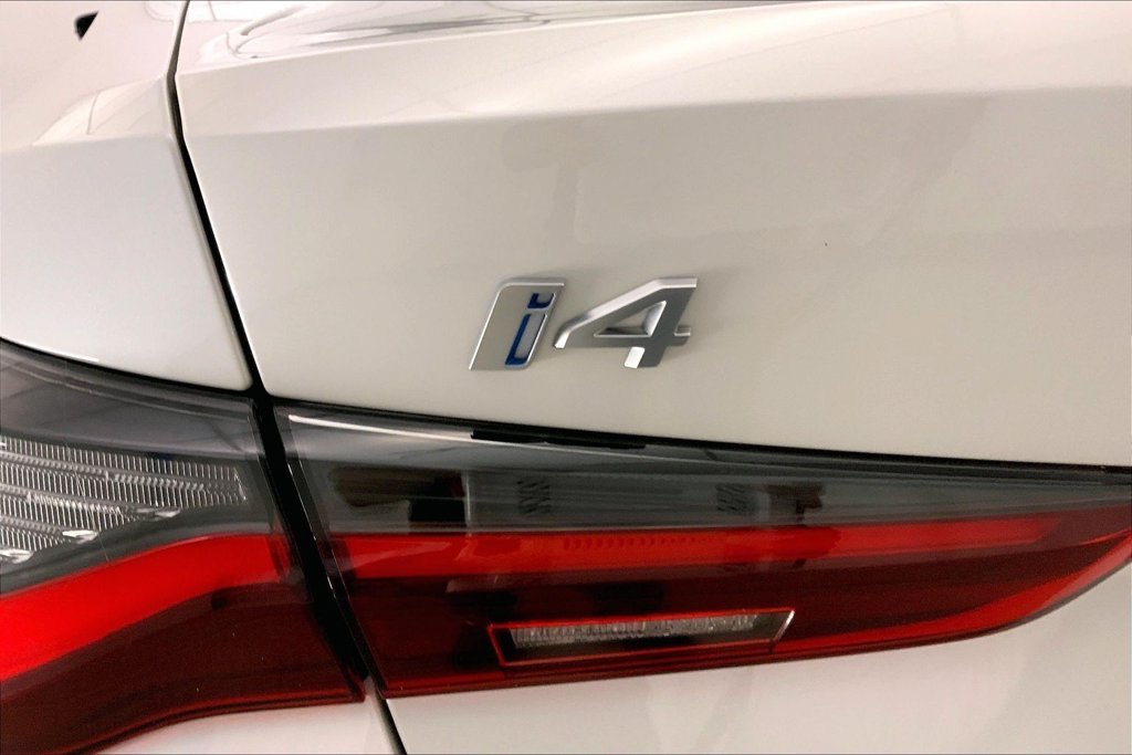 Certified Used 2024 Mineral White Metallic BMW  image 7