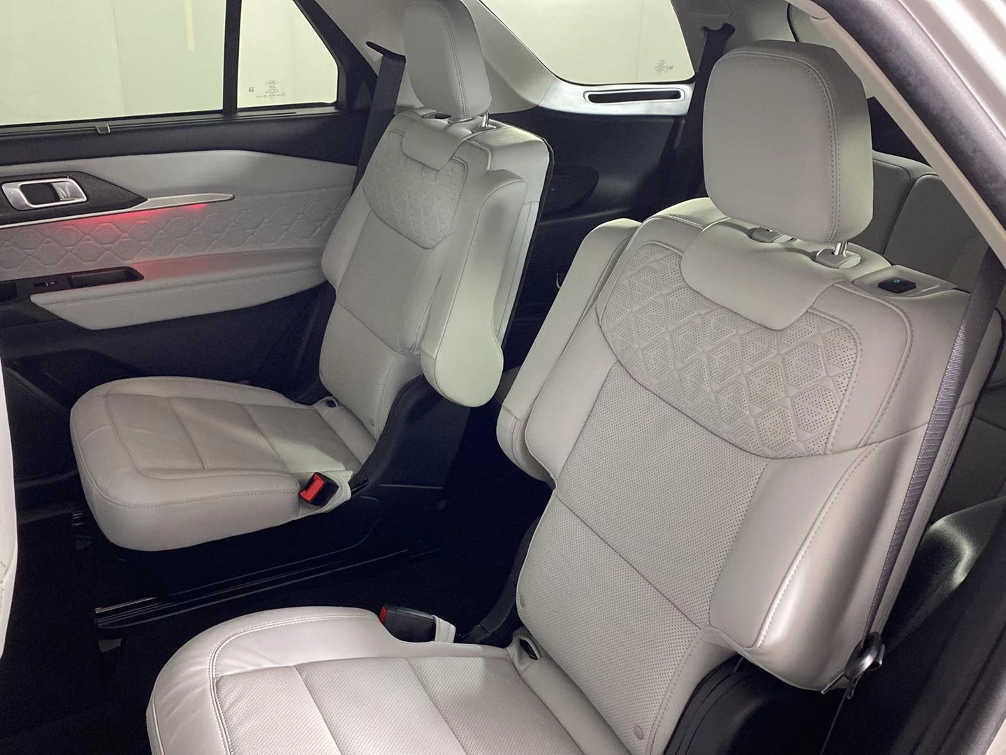 Used 2025 Star White Metallic Tri-Coat Ford Platinum image 4