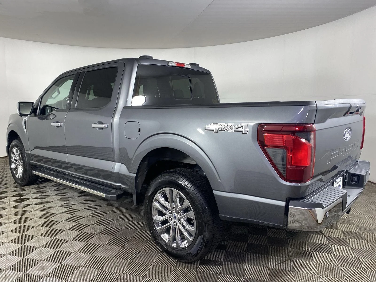 New 2026 Carbonized Gray Metallic Ford XLT image 5