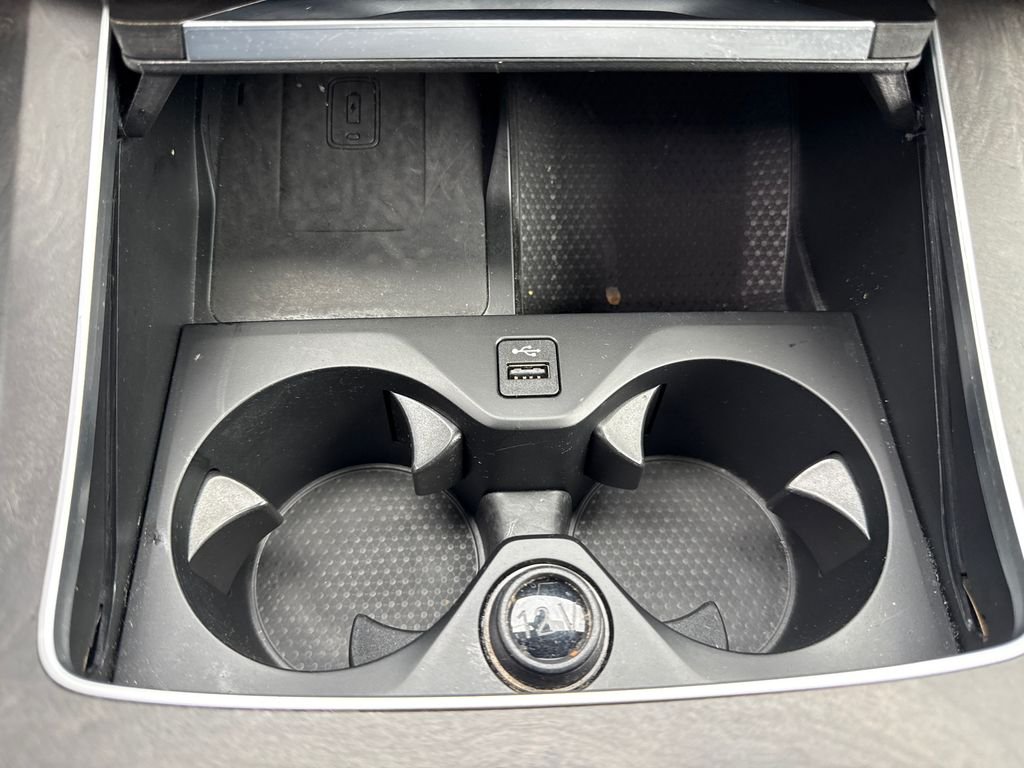 Used 2022 Black BMW sDrive40i image 28