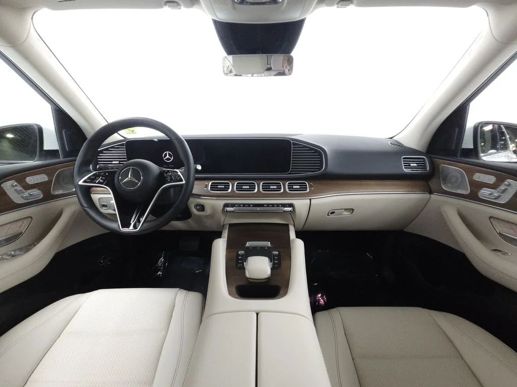 Used 2025 Polar White Mercedes-Benz GLE 450e image 27