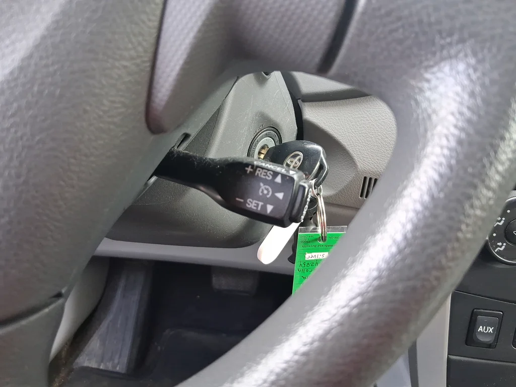Used 2009 Silver Toyota LE image 16
