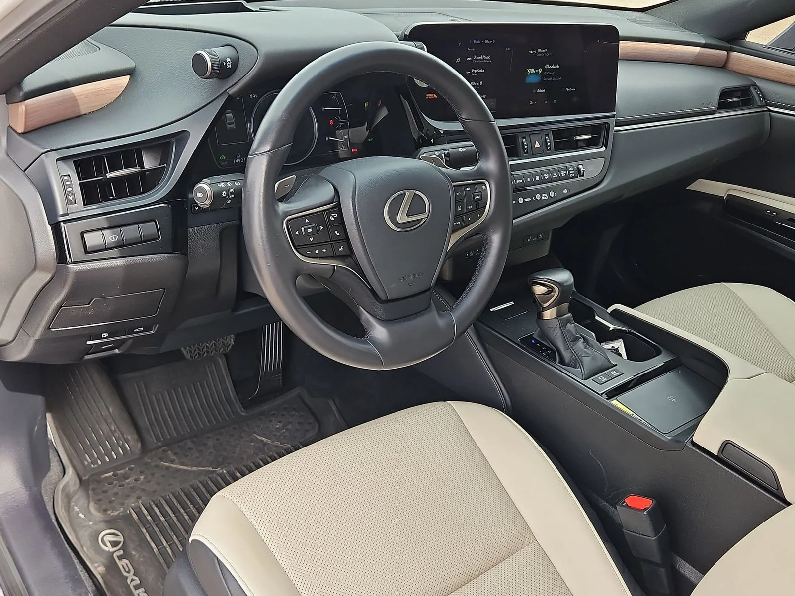 Certified Used 2025 White Pearl Lexus 300h image 13