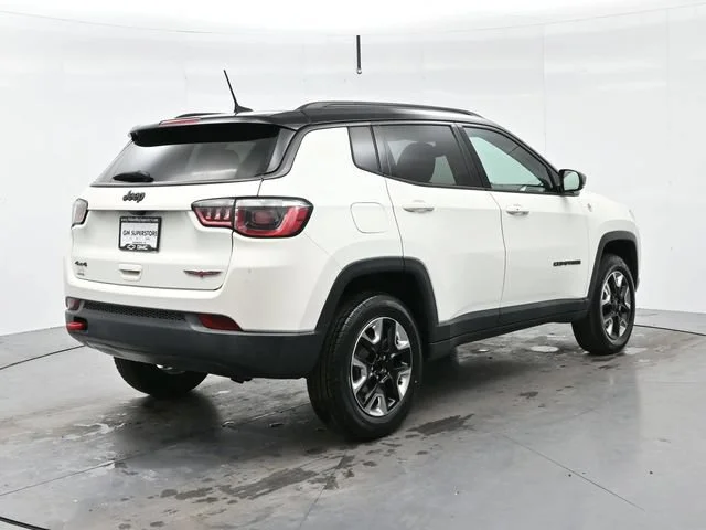 Used 2018 White Clearcoat Jeep Trailhawk image 7