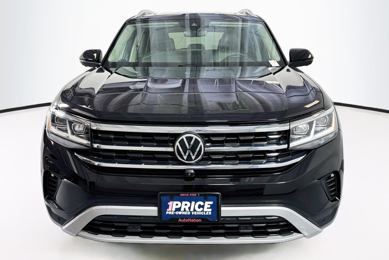 Used 2021 Deep Black Pearl Volkswagen 2.0T SEL Premium image 2