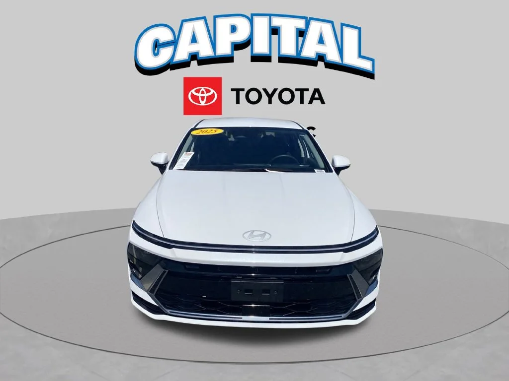 Used 2025 White Hyundai SEL image 17