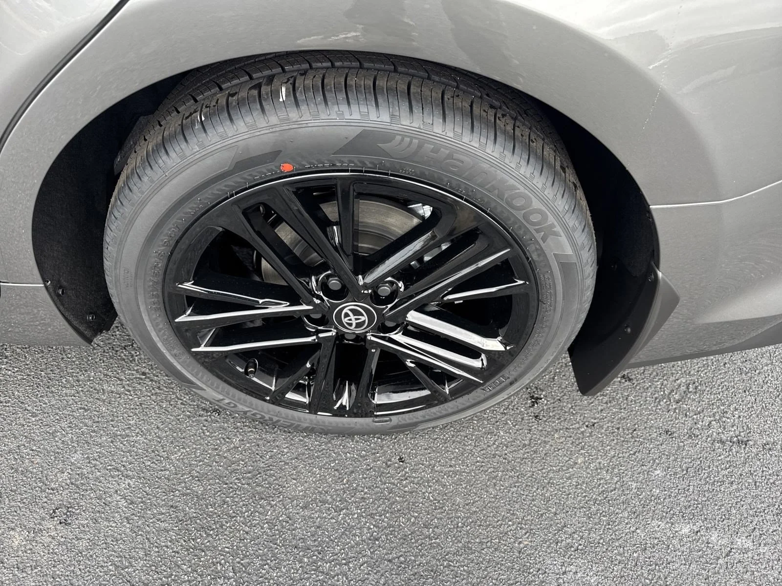 Used 2025  Toyota  image 12