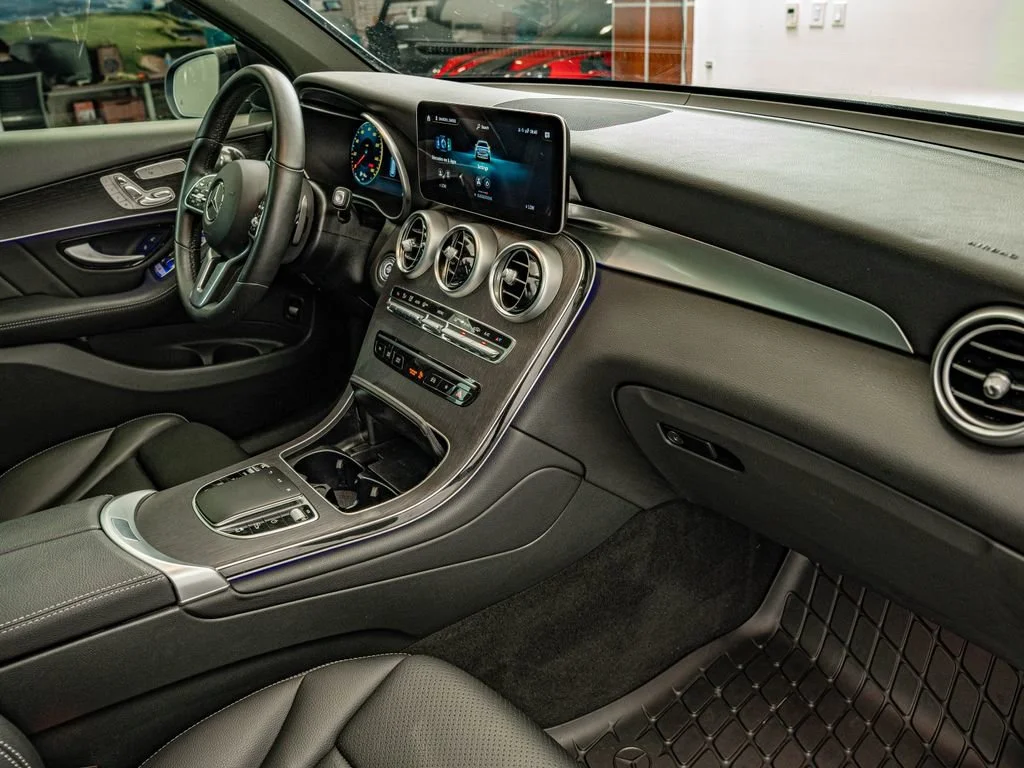 Used 2022 Black Mercedes-Benz GLC 300 image 34