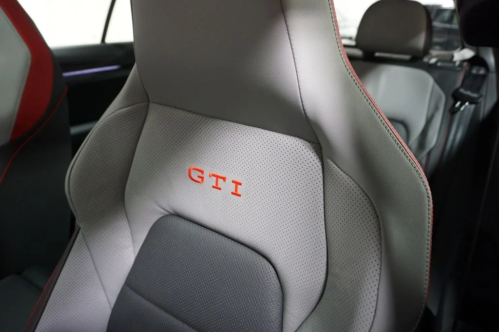 New 2026 Moonstone Gray Volkswagen SE image 11