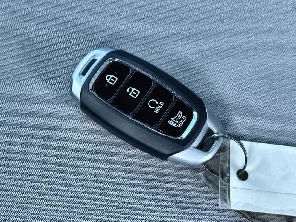 Used 2025 Lunar White Hyundai SEL image 28