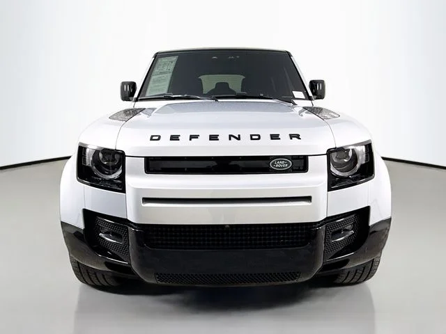 Used 2024 Hakuba Silver Metallic Land Rover X-Dynamic SE image 2