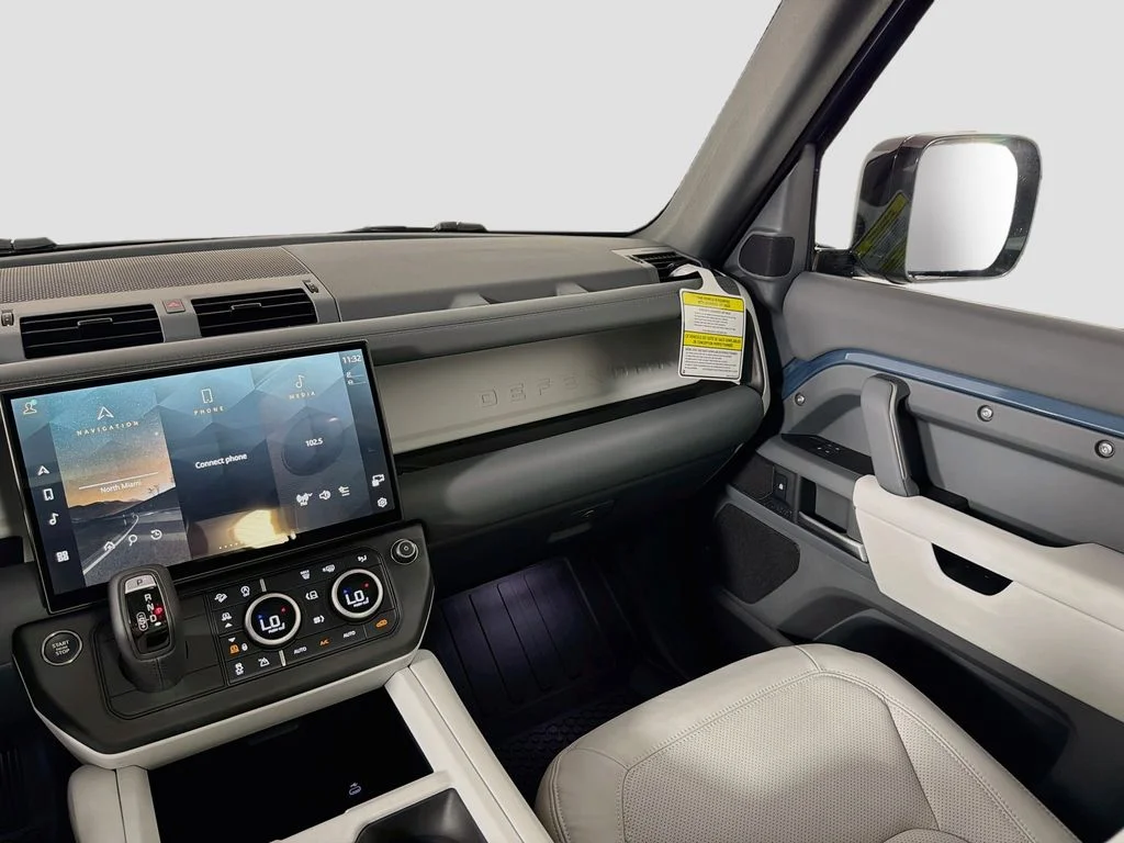 New 2026 Tasman Blue Land Rover X-Dynamic SE image 25