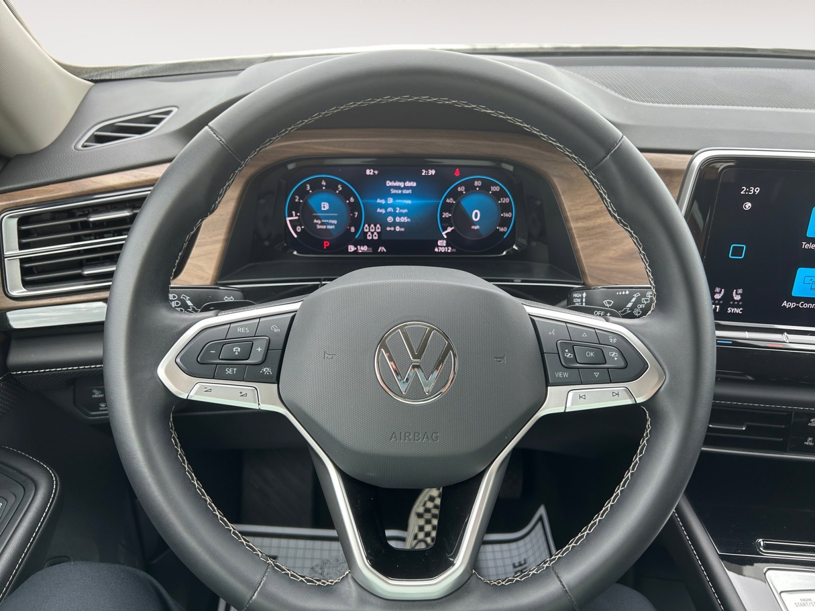 Used 2025 Pure White Volkswagen 2.0T SE w/Technology image 13