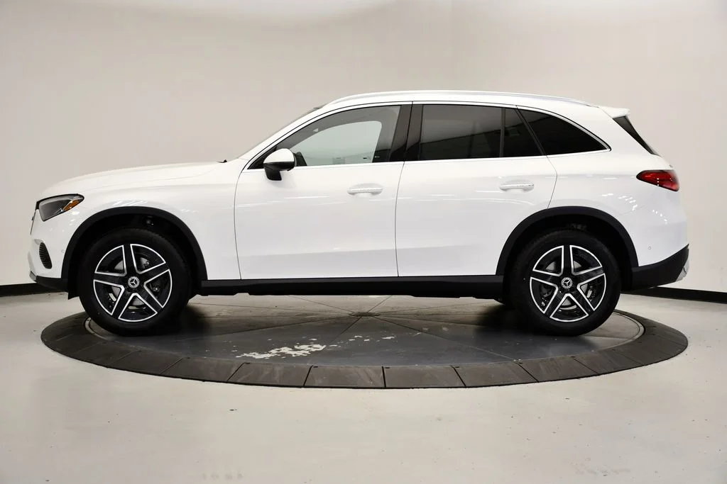 Certified Used 2026 Polar White Mercedes-Benz GLC 300 image 2
