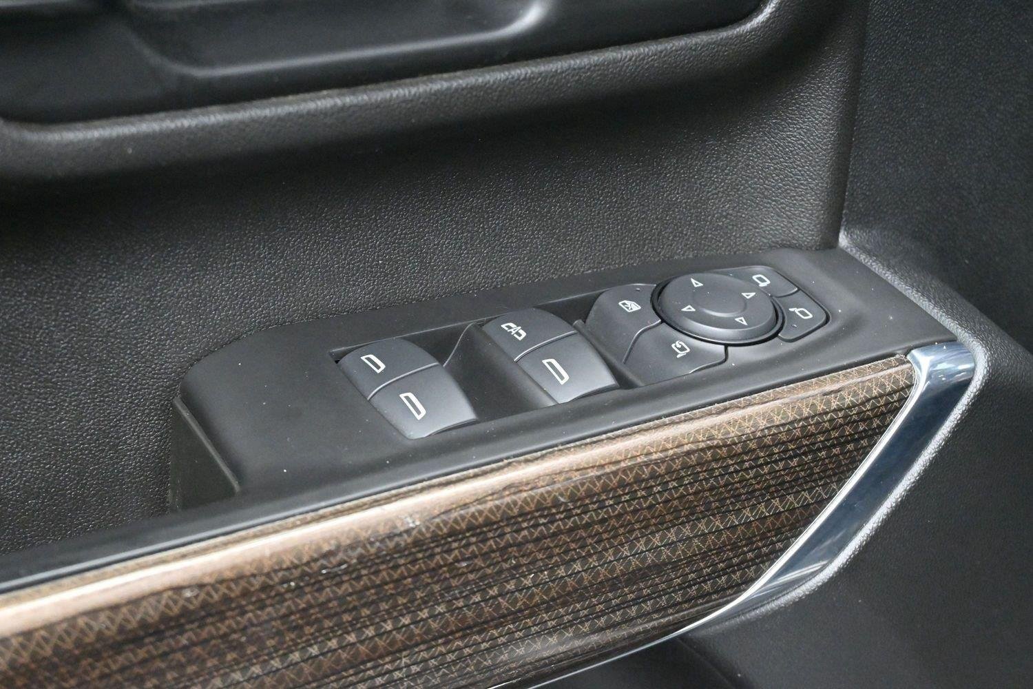 Used 2020 BLACK Chevrolet LT image 12